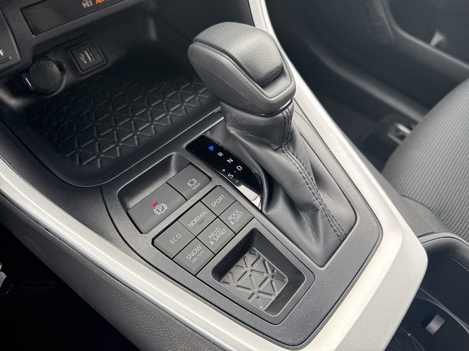 Thumbnail: 2025 Toyota RAV4 - 23