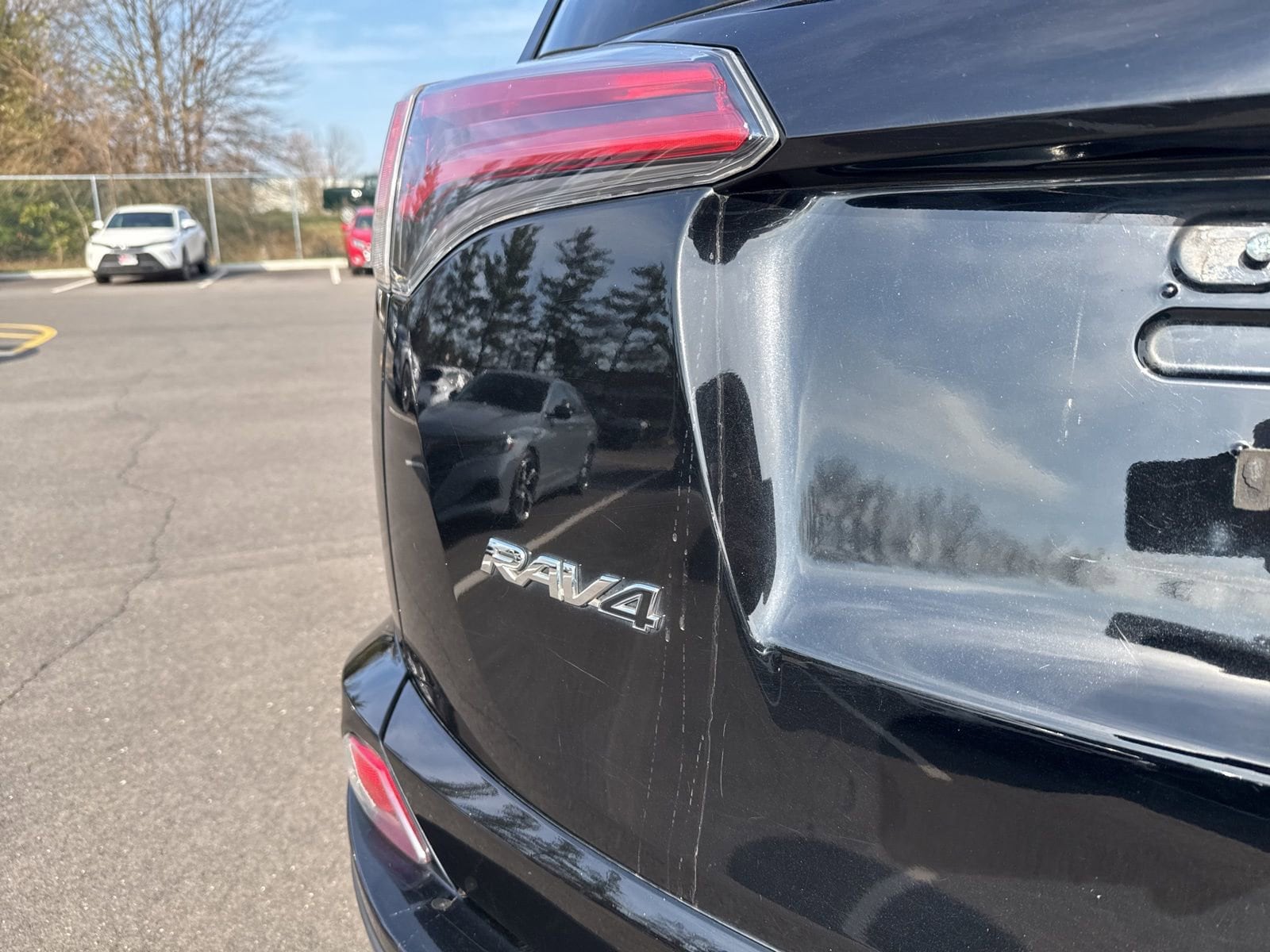 Thumbnail: 2017 Toyota RAV4 - 15