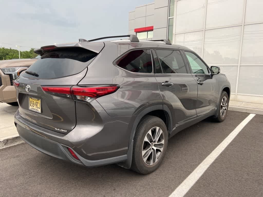 Thumbnail: 2022 Toyota Highlander - 3