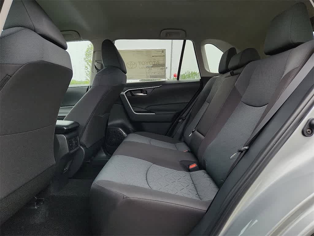 2025 Toyota RAV4 XLE 10