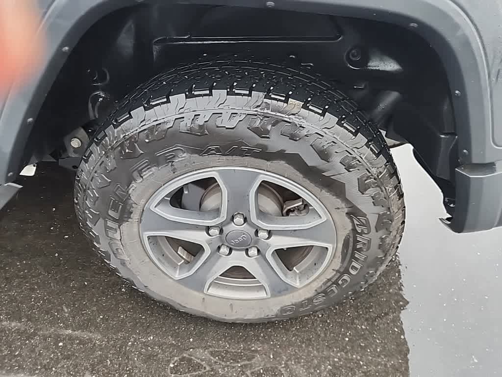 Thumbnail: 2019 Jeep Wrangler - 15