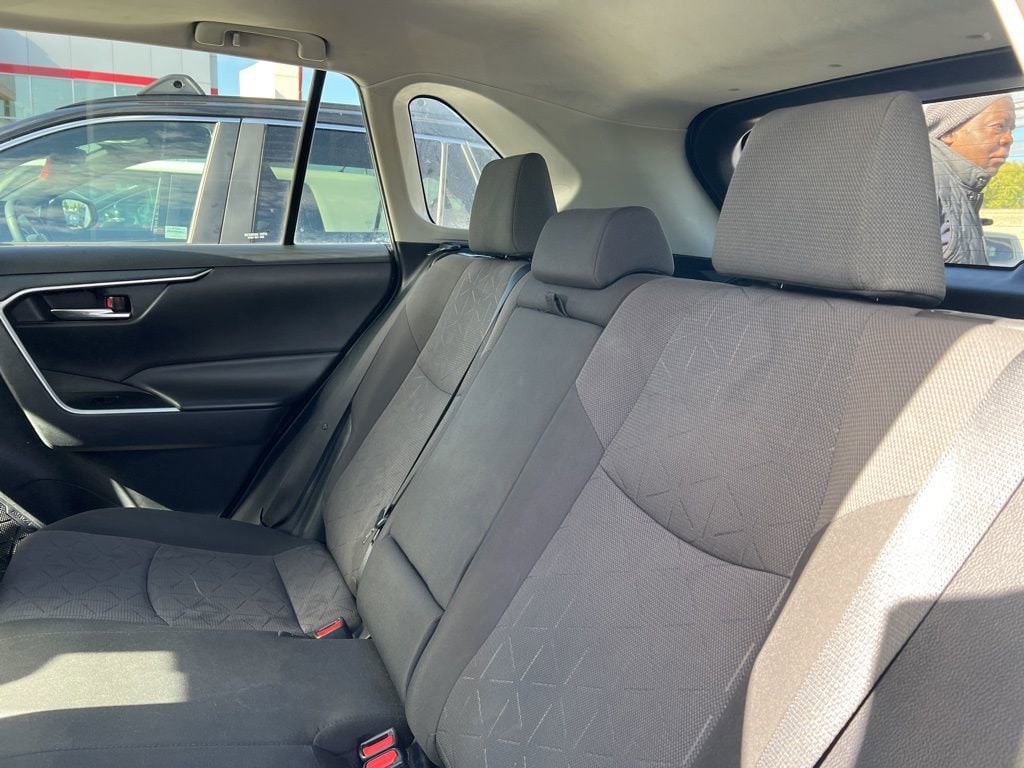 Thumbnail: 2019 Toyota RAV4 - 15