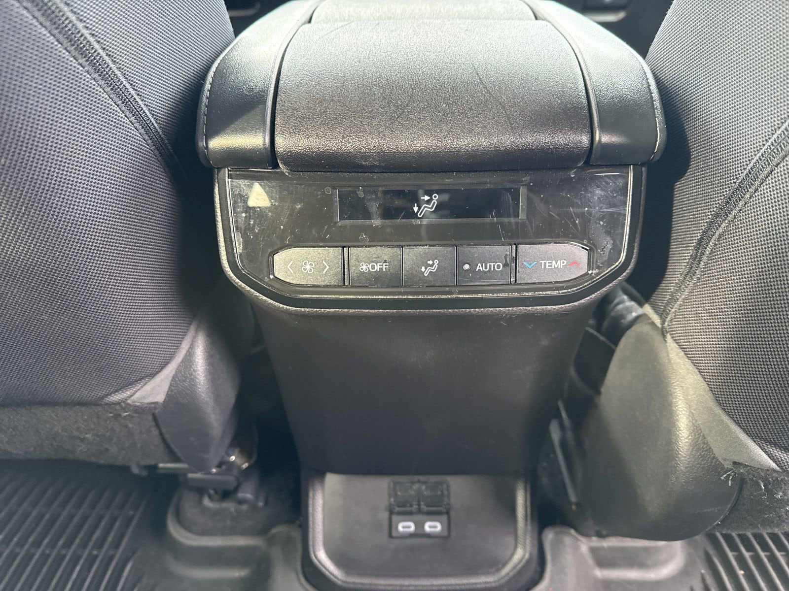 Thumbnail: 2023 Toyota Highlander - 33