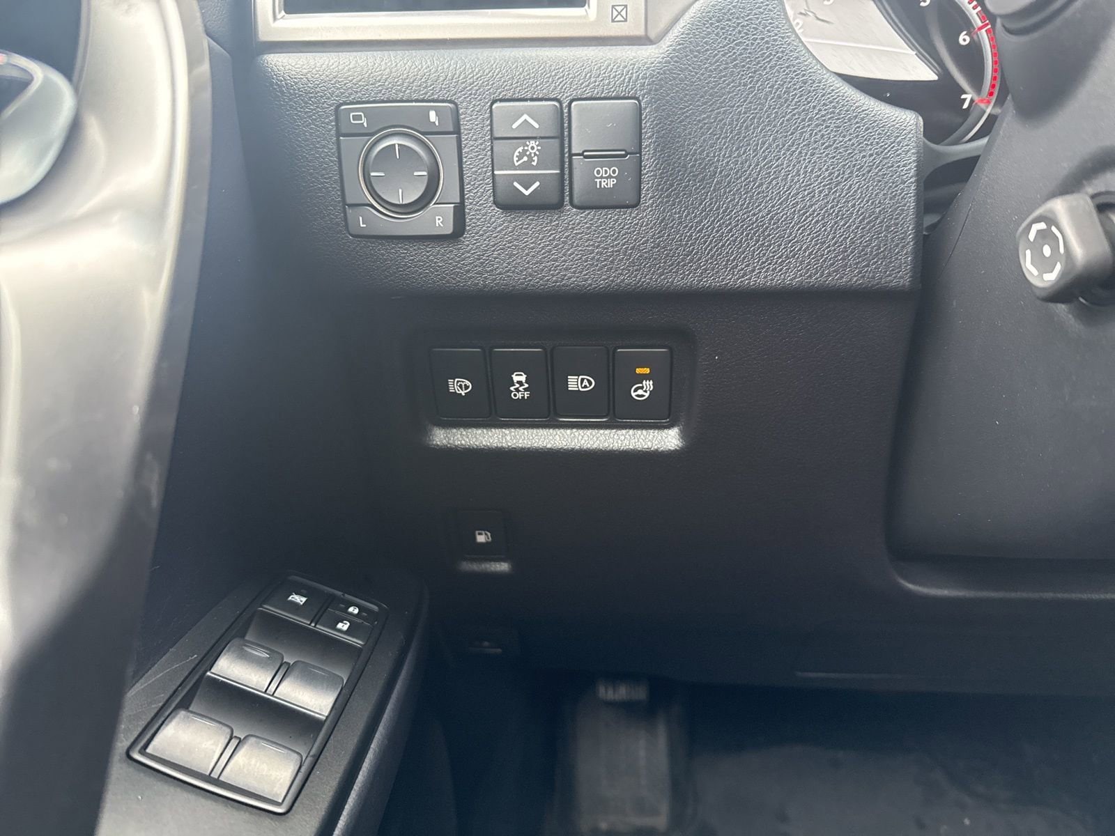 Thumbnail: 2023 Lexus GX - 34