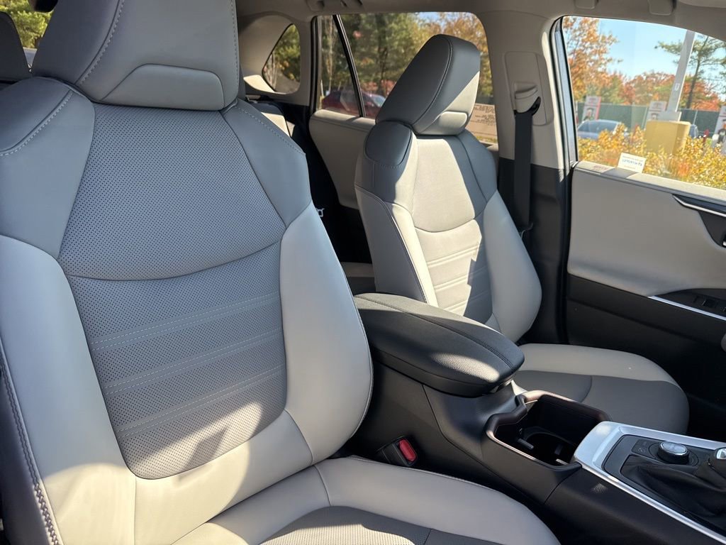 Thumbnail: 2025 Toyota RAV4 - 13