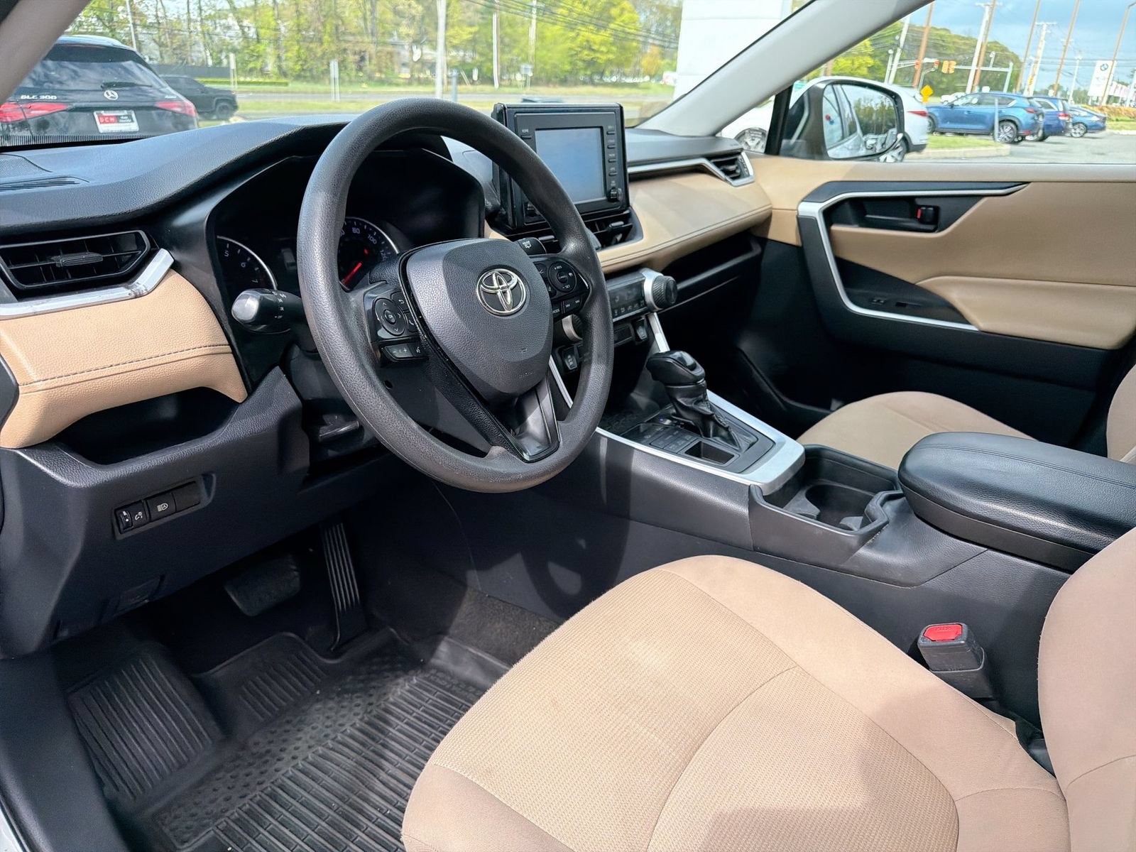 Thumbnail: 2019 Toyota RAV4 - 17