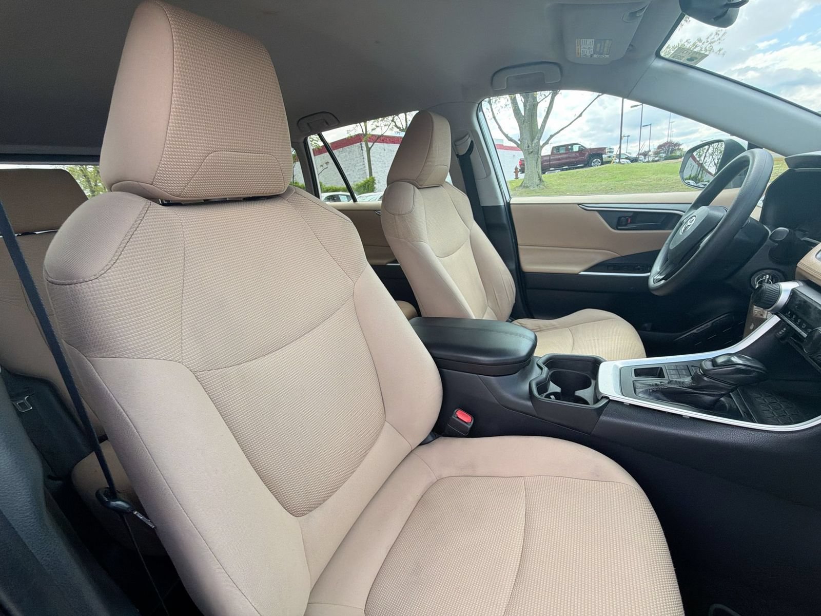 Thumbnail: 2019 Toyota RAV4 - 24