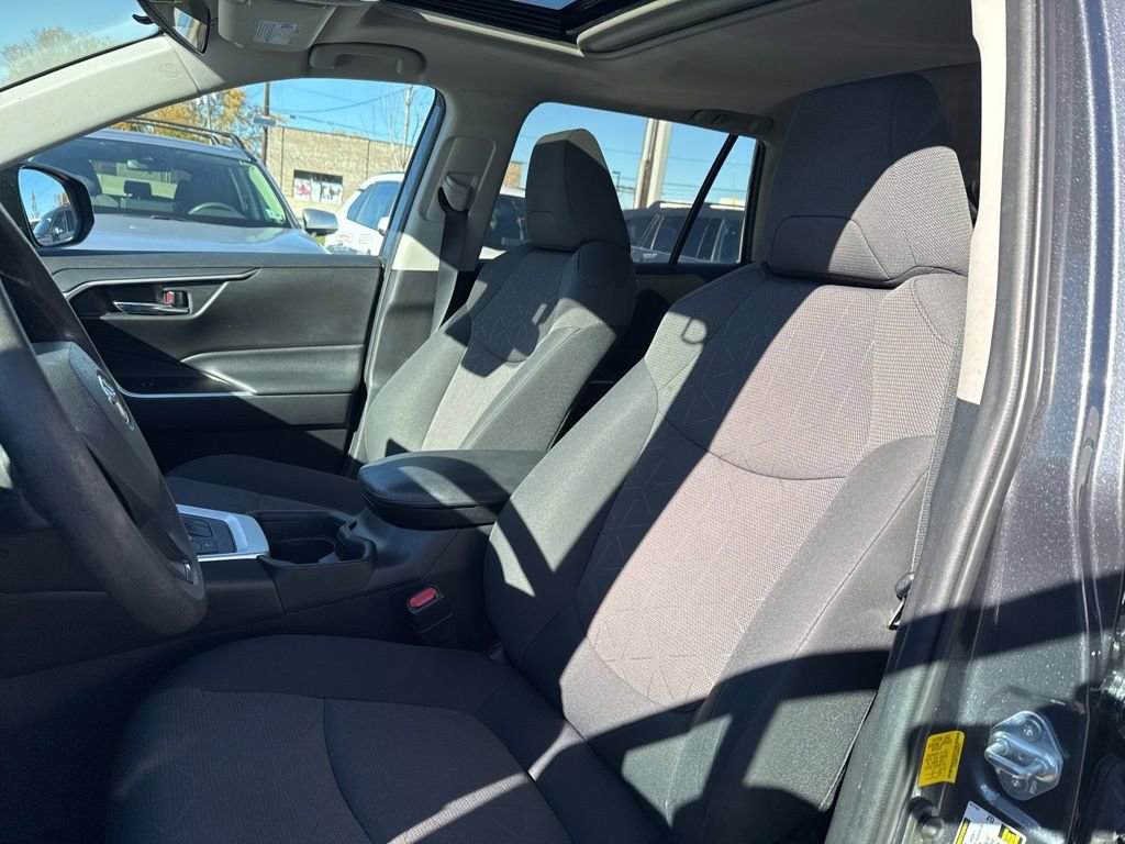 Thumbnail: 2019 Toyota RAV4 - 19