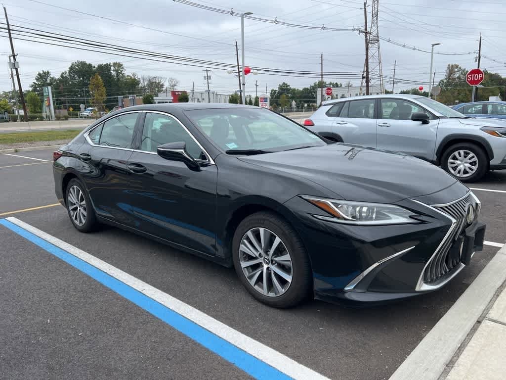 Thumbnail: 2020 Lexus ES - 2