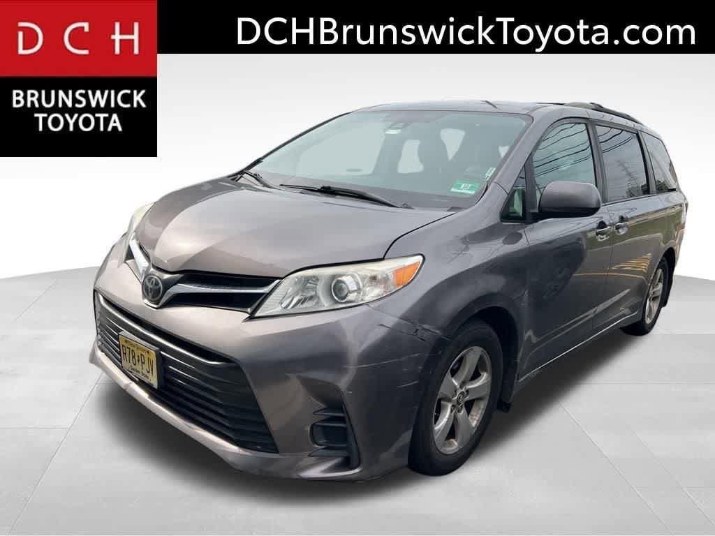 Thumbnail: 2018 Toyota Sienna - 1