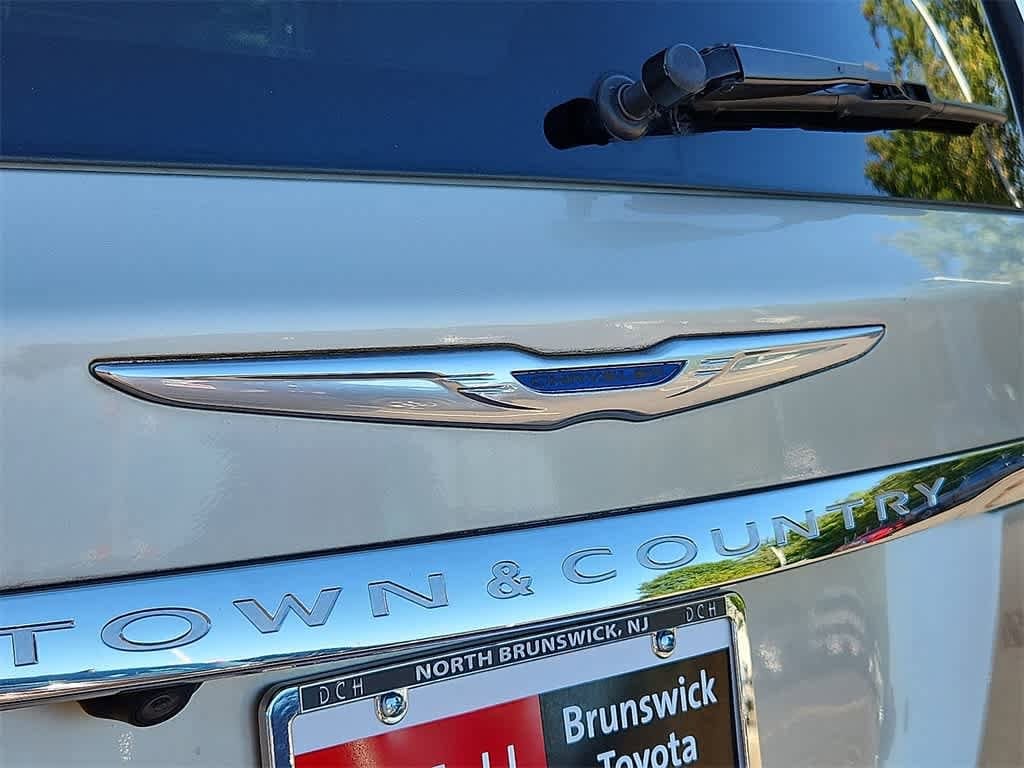 Thumbnail: 2015 Chrysler Town & Country - 34