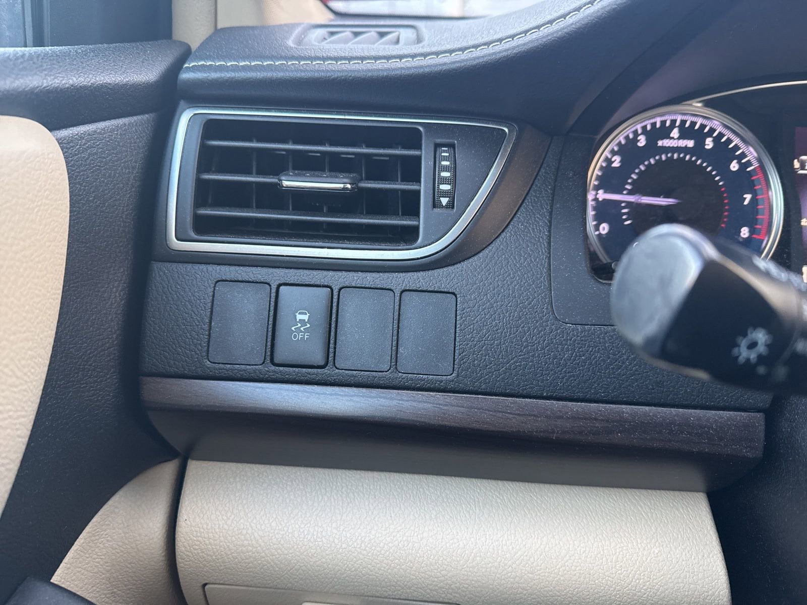 Thumbnail: 2016 Toyota Camry - 28