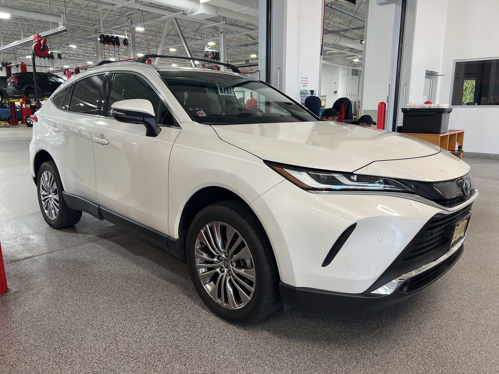 2022 Toyota Venza XLE photo 2