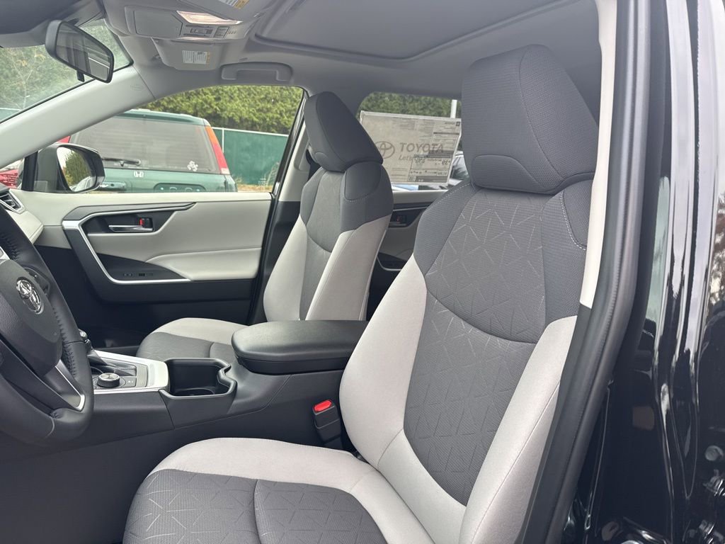 Thumbnail: 2025 Toyota RAV4 - 11