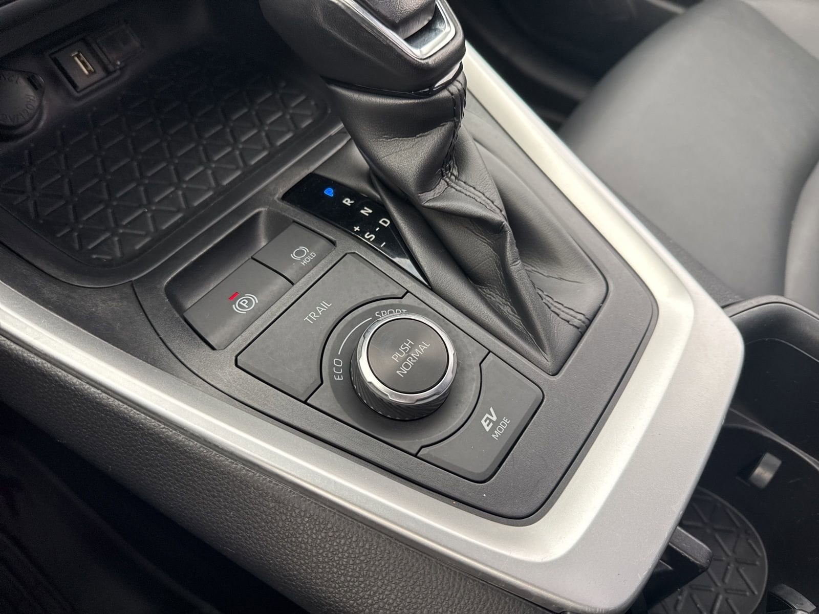 Thumbnail: 2022 Toyota RAV4 - 28