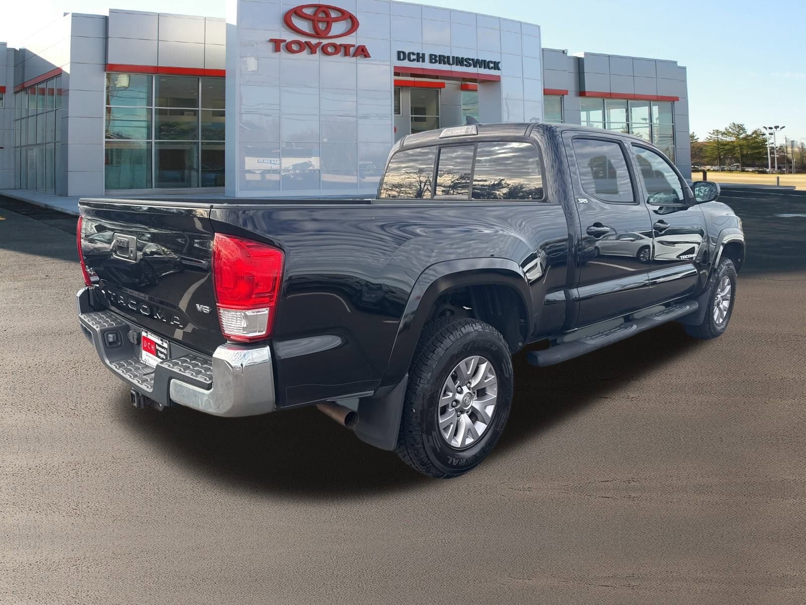 Thumbnail: 2017 Toyota Tacoma - 32