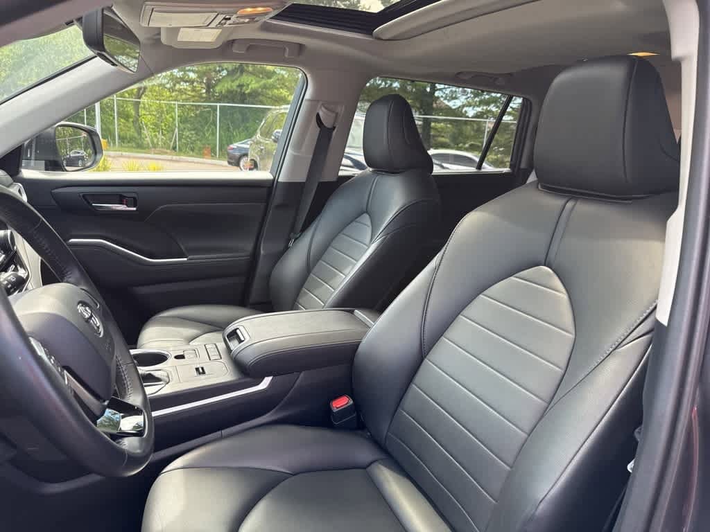 Thumbnail: 2020 Toyota Highlander - 17