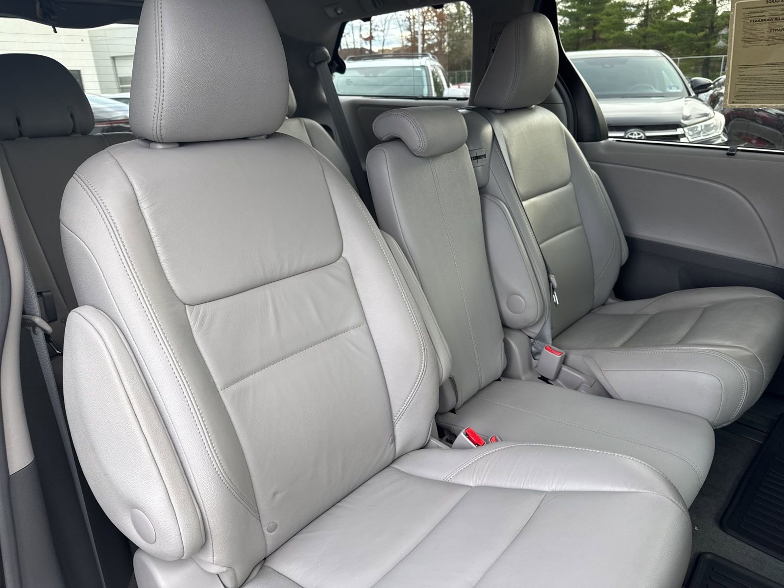 Thumbnail: 2016 Toyota Sienna - 25