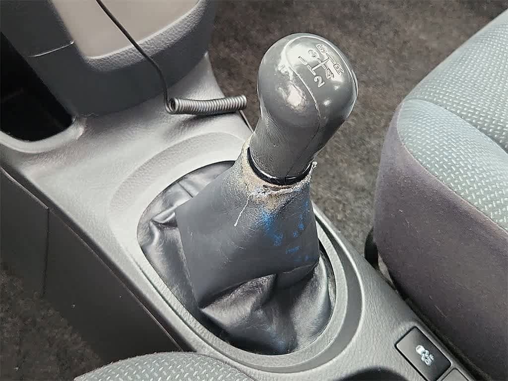 Thumbnail: 2010 Toyota Yaris - 20