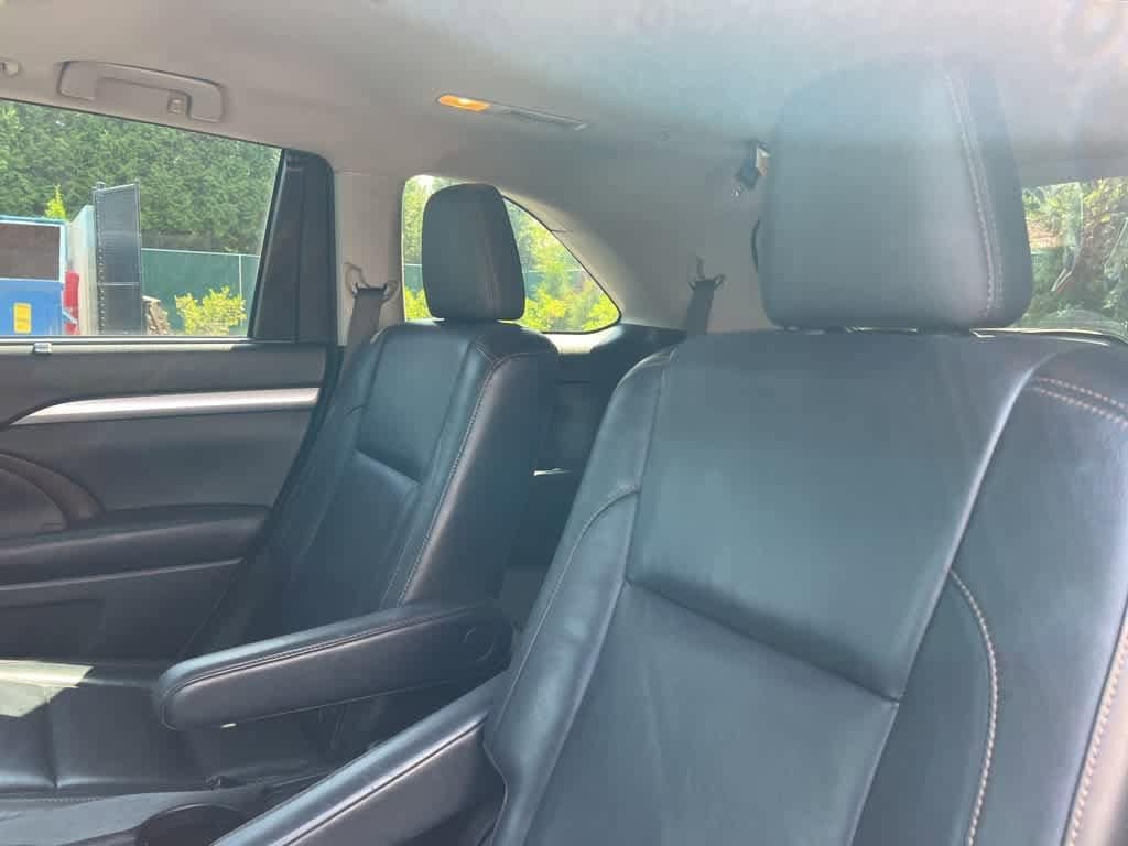 Thumbnail: 2014 Toyota Highlander - 15