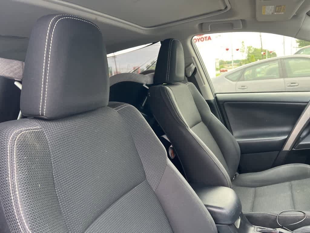 Thumbnail: 2018 Toyota RAV4 - 15