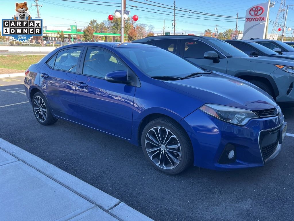 2015 Toyota Corolla LE photo 2