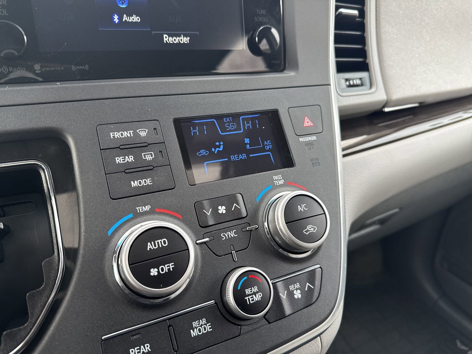 Thumbnail: 2016 Toyota Sienna - 31