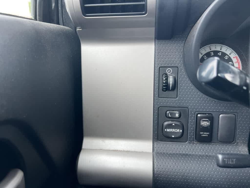 Thumbnail: 2007 Toyota FJ Cruiser - 18