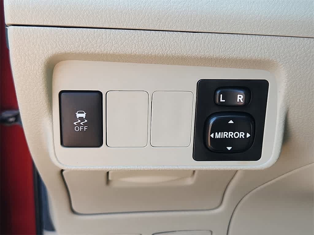 Thumbnail: 2013 Toyota Corolla - 27