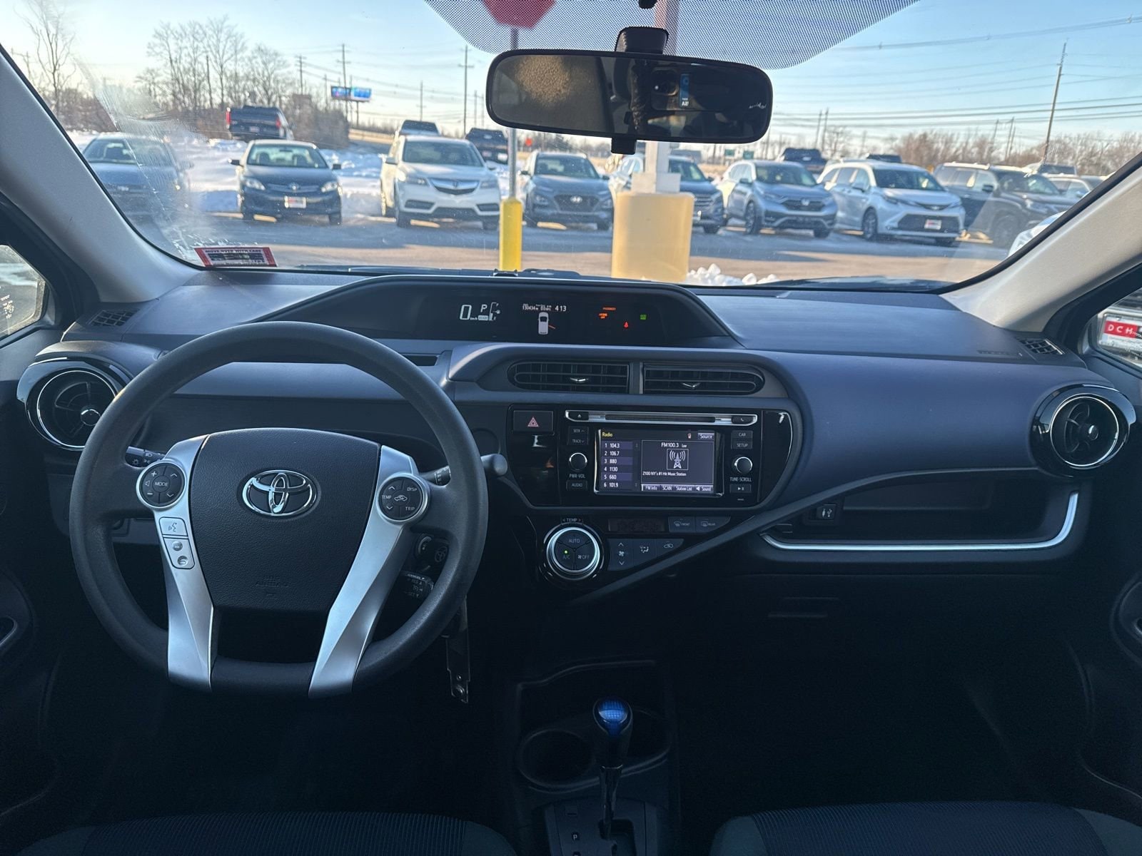 Thumbnail: 2015 Toyota Prius c - 25