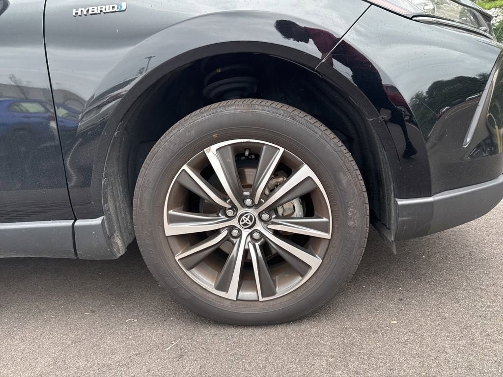Thumbnail: 2021 Toyota Venza - 17
