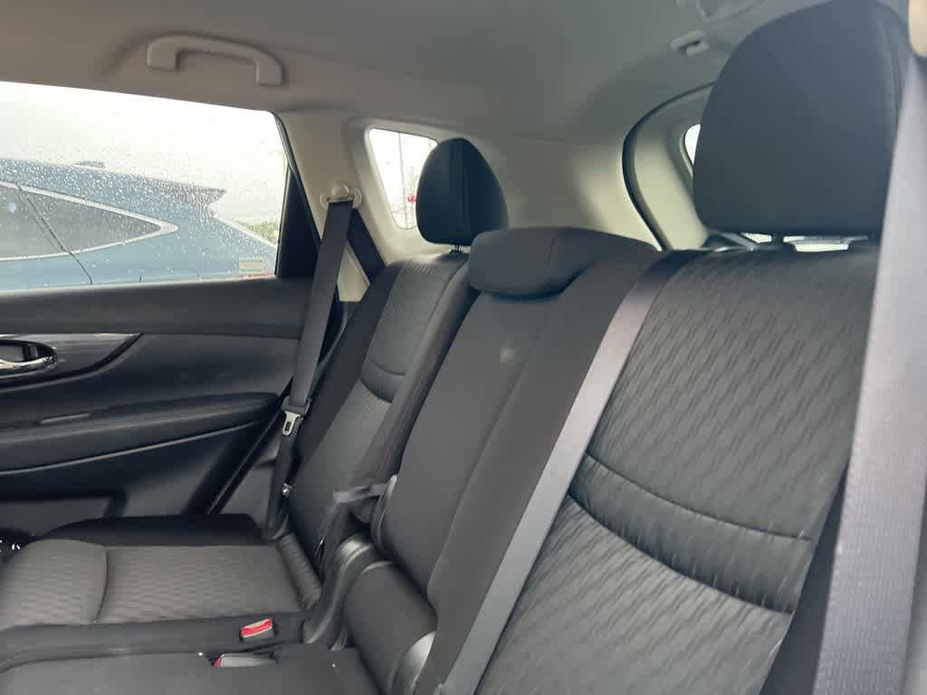 Thumbnail: 2018 Nissan Rogue - 14