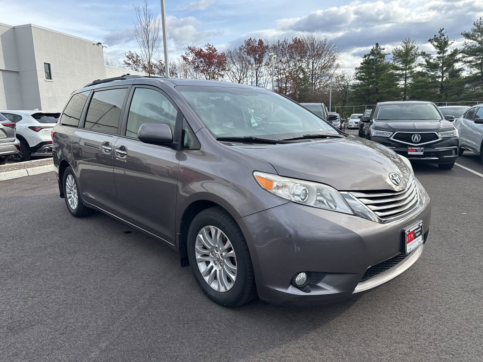 Thumbnail: 2016 Toyota Sienna - 3