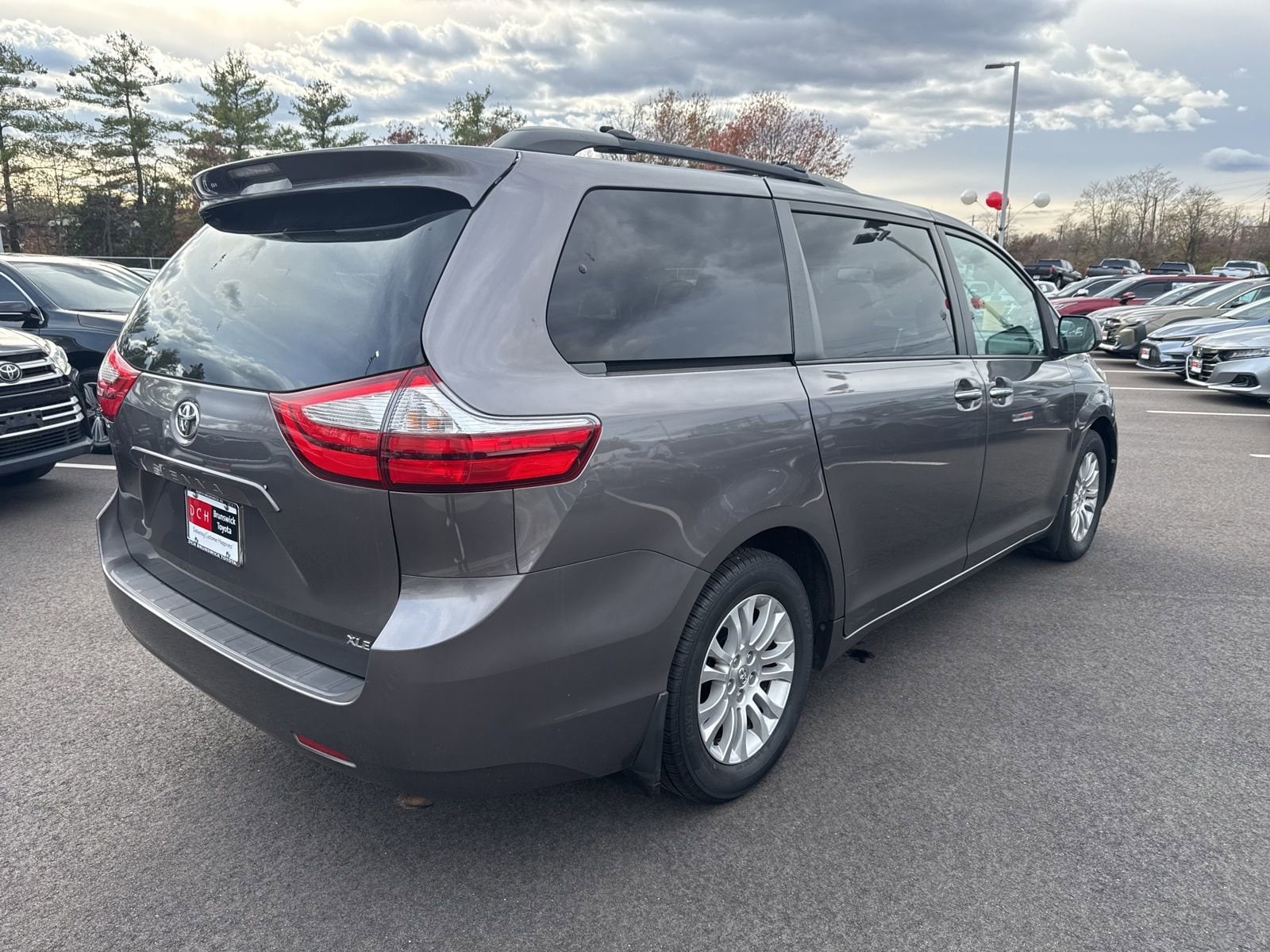 Thumbnail: 2016 Toyota Sienna - 5