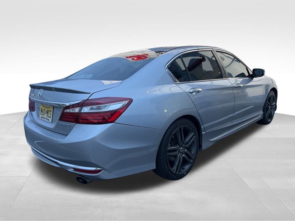 Thumbnail: 2017 Honda Accord - 3