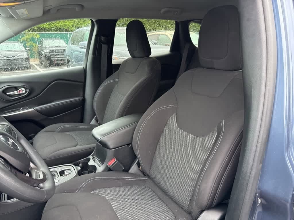 Thumbnail: 2020 Jeep Cherokee - 18
