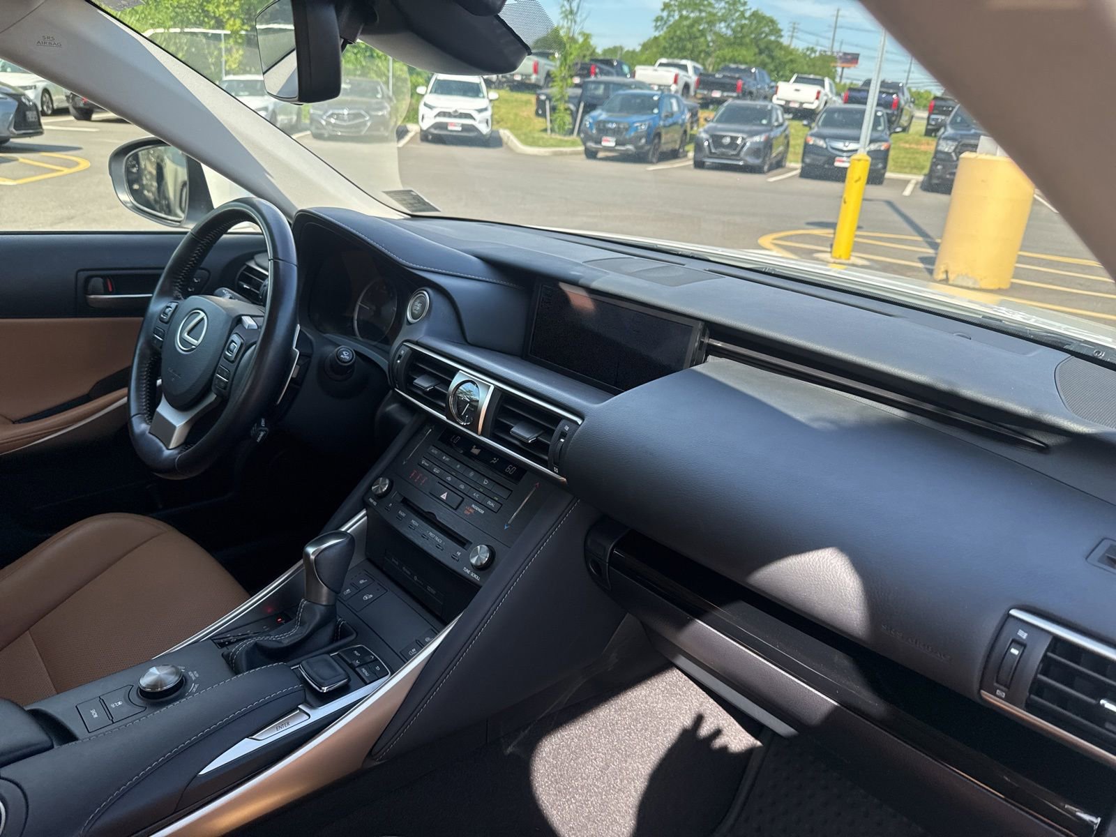 Thumbnail: 2020 Lexus IS - 21