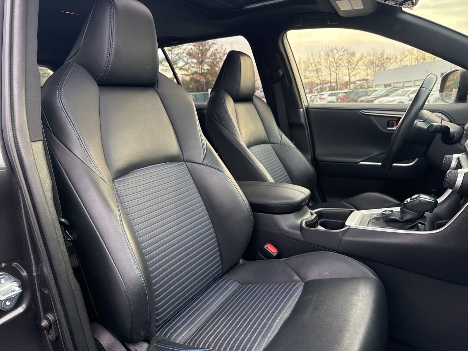 Thumbnail: 2020 Toyota RAV4 - 20