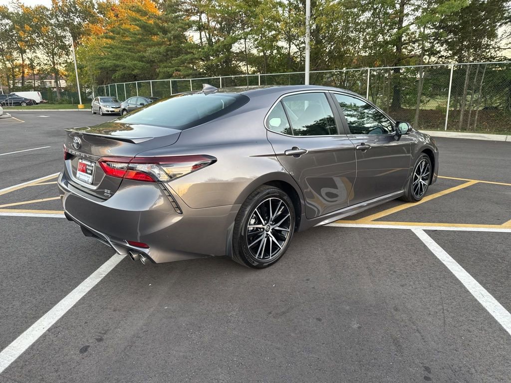 2023 Toyota Camry SE photo 3