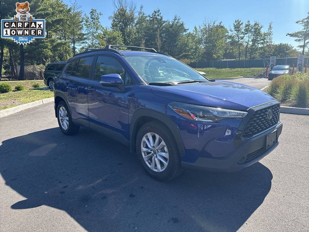 2022 Toyota Corolla Cross LE photo 2