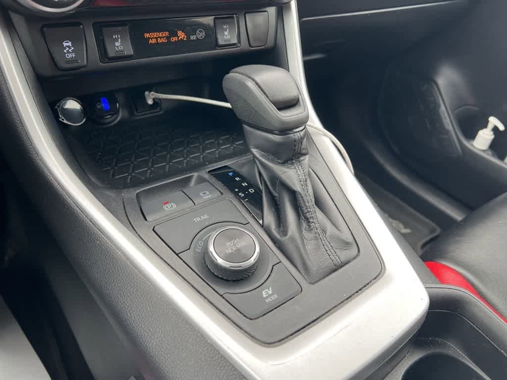 2020 Toyota RAV4 XLE 19