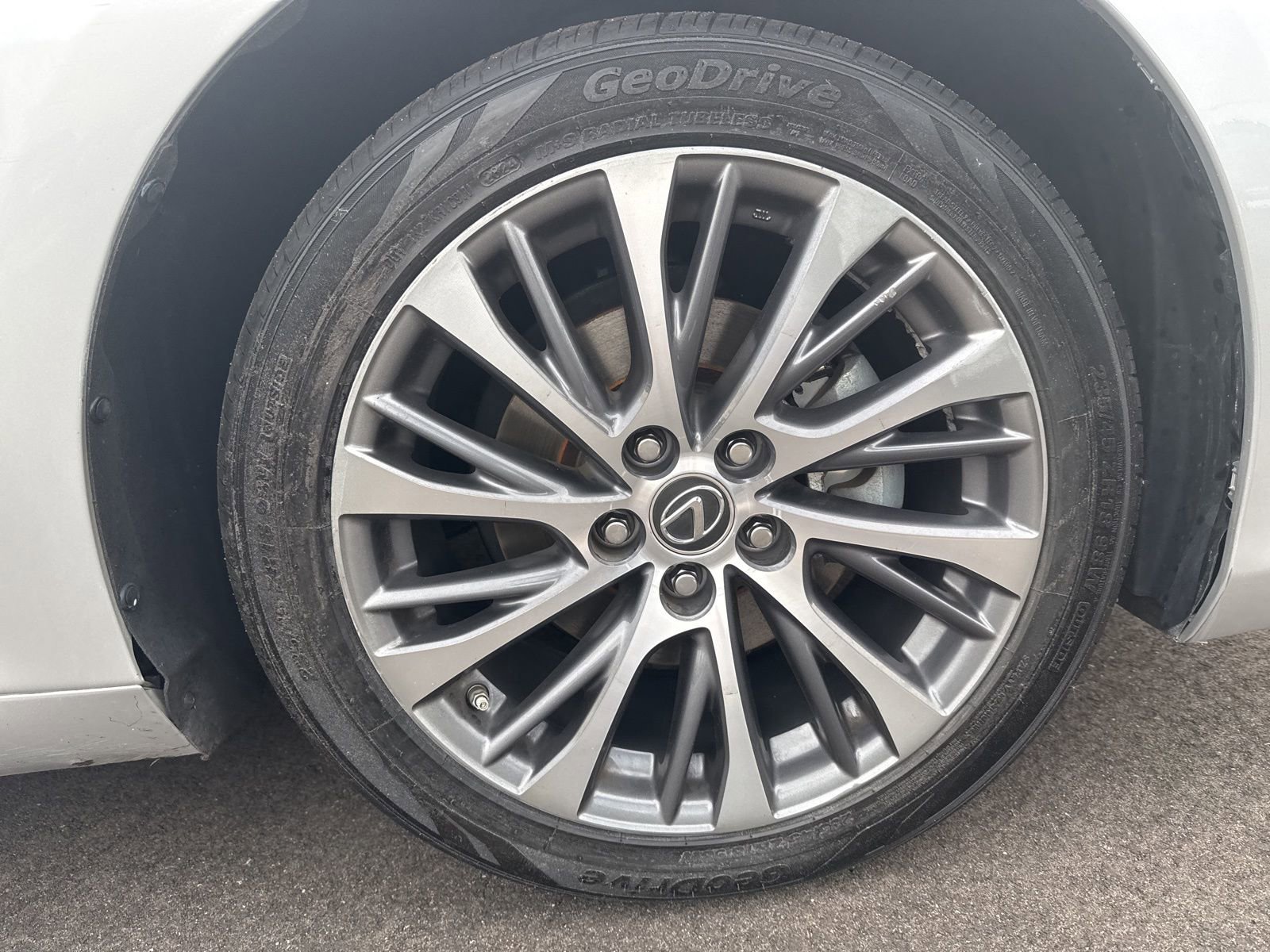 Thumbnail: 2020 Lexus ES - 15