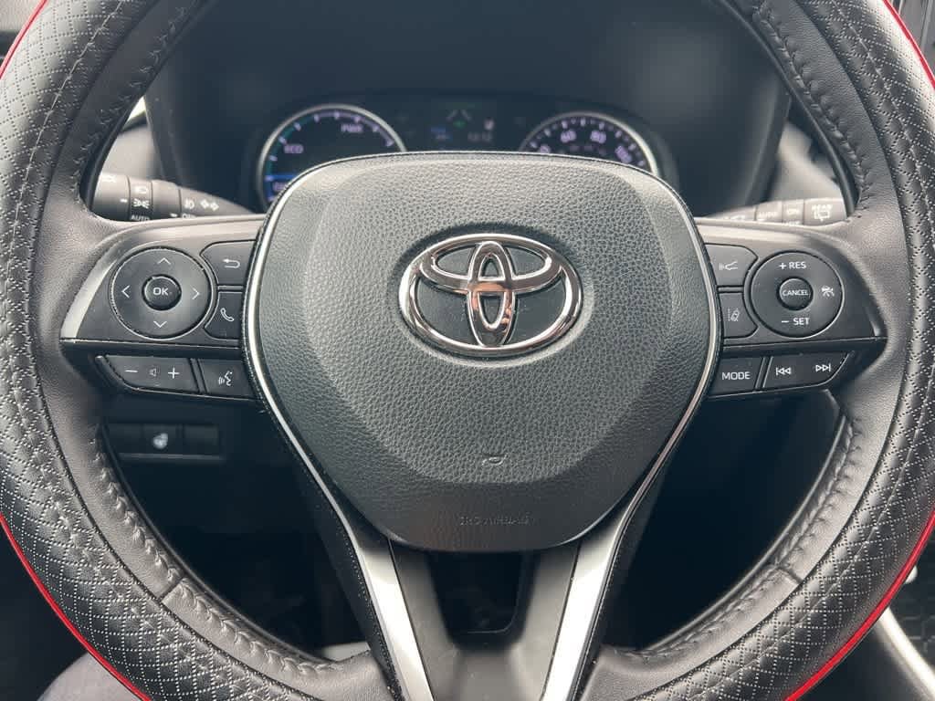2020 Toyota RAV4 XLE 18