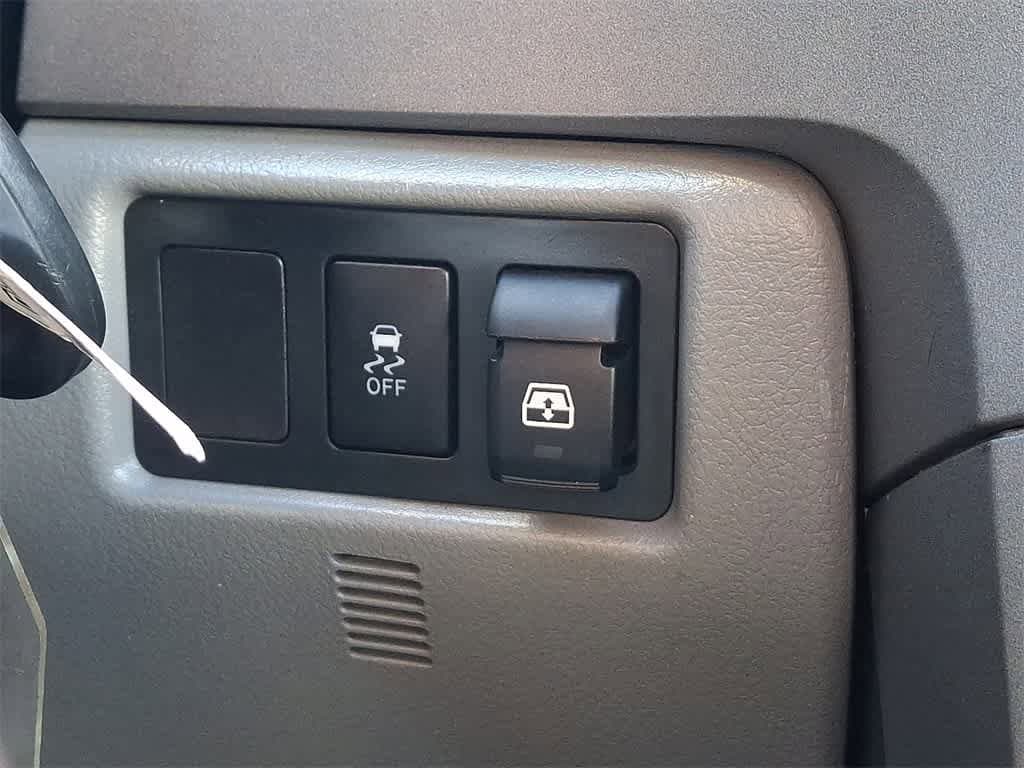 Thumbnail: 2010 Toyota Tundra - 31