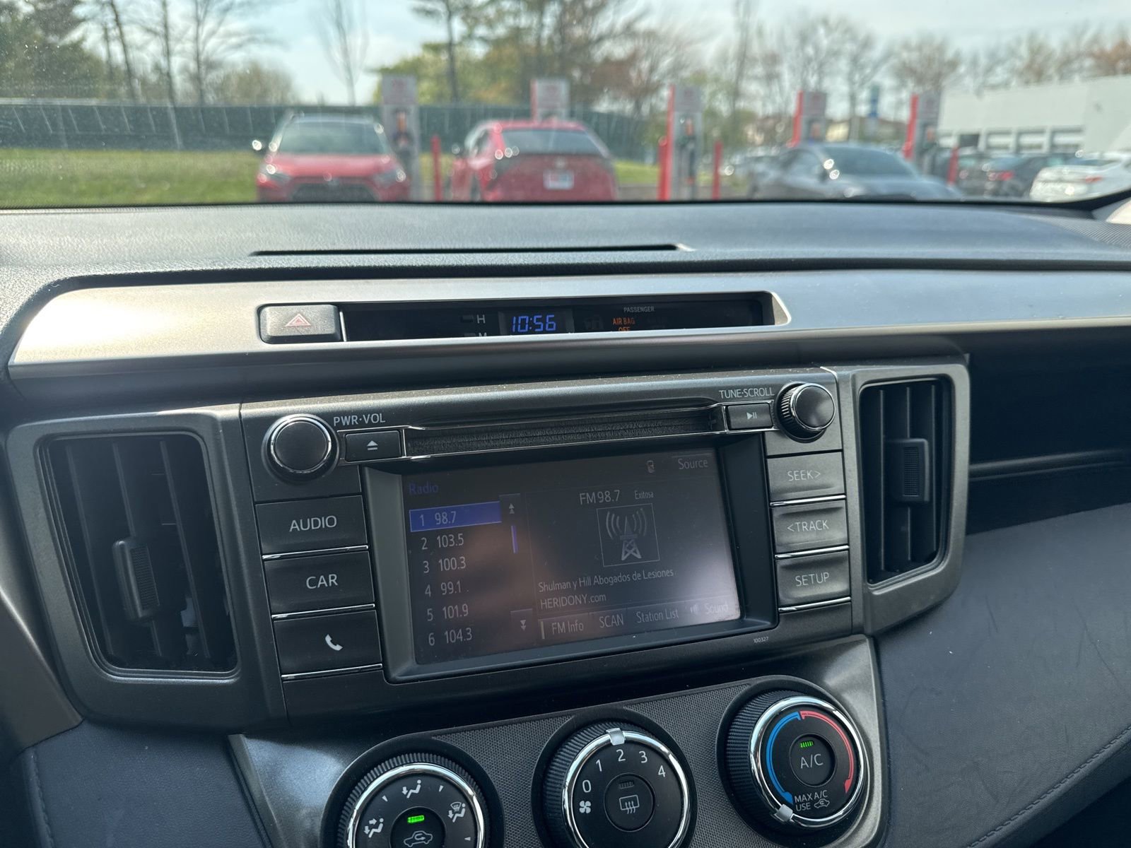 Thumbnail: 2015 Toyota RAV4 - 24