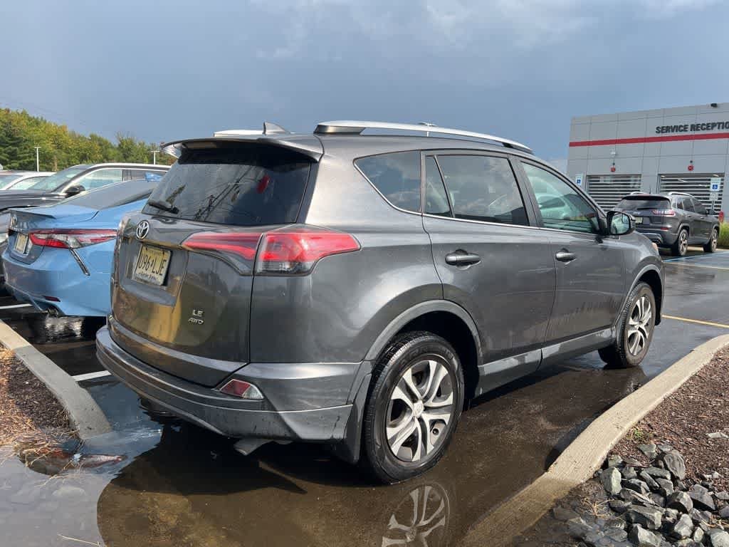 Thumbnail: 2016 Toyota RAV4 - 3