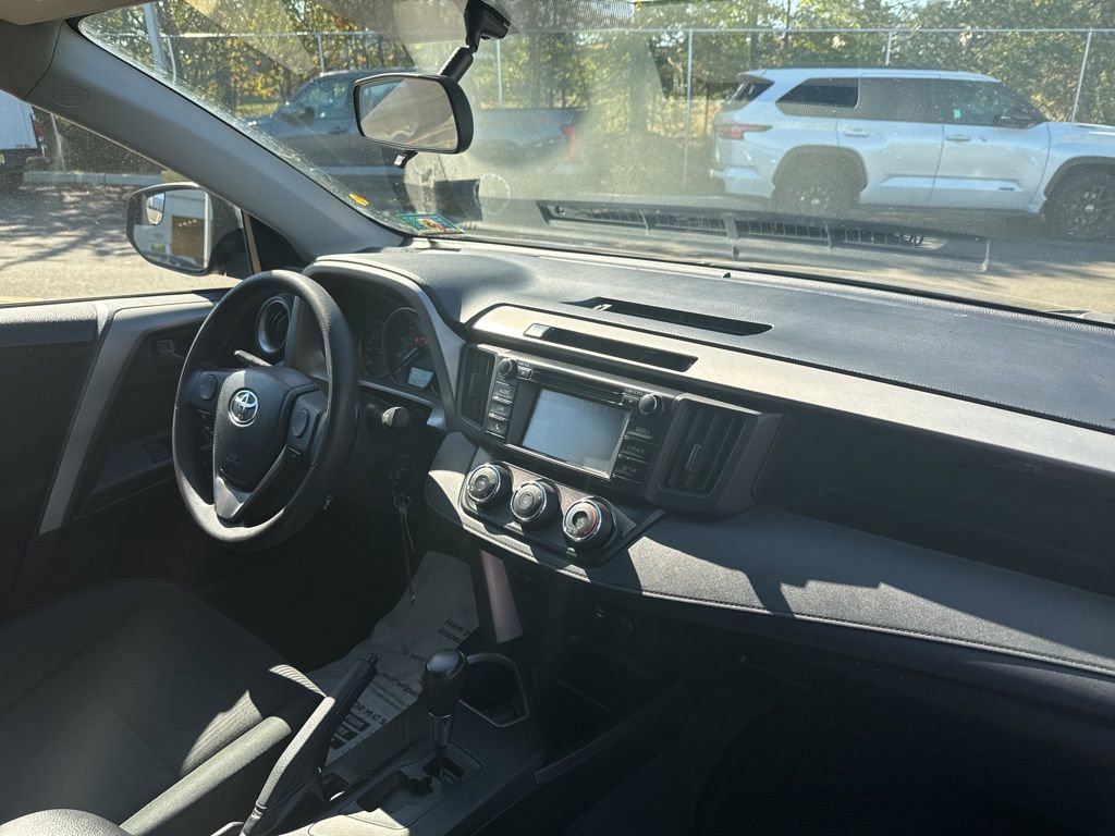 Thumbnail: 2016 Toyota RAV4 - 21