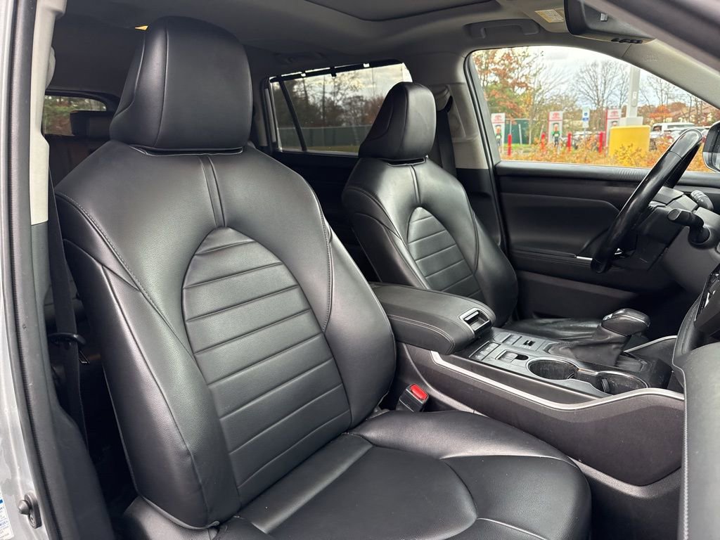 Thumbnail: 2021 Toyota Highlander - 21