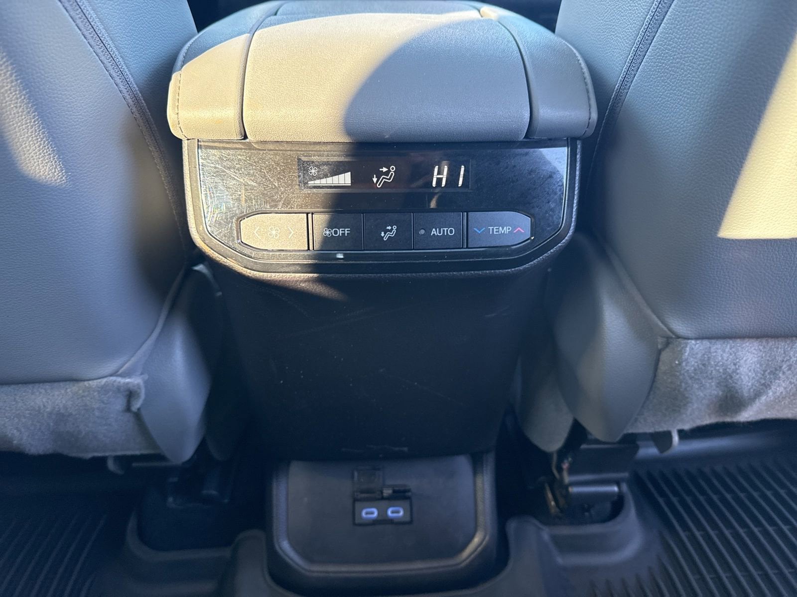 Thumbnail: 2022 Toyota Highlander - 32