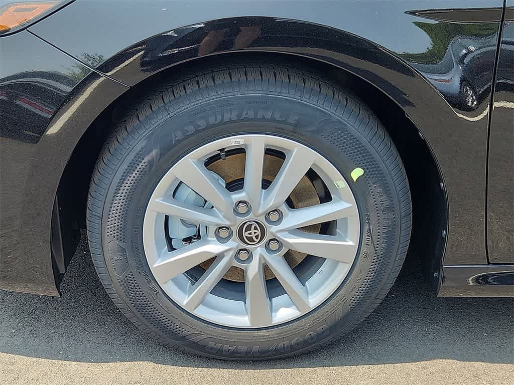 2025 Toyota Camry LE 8